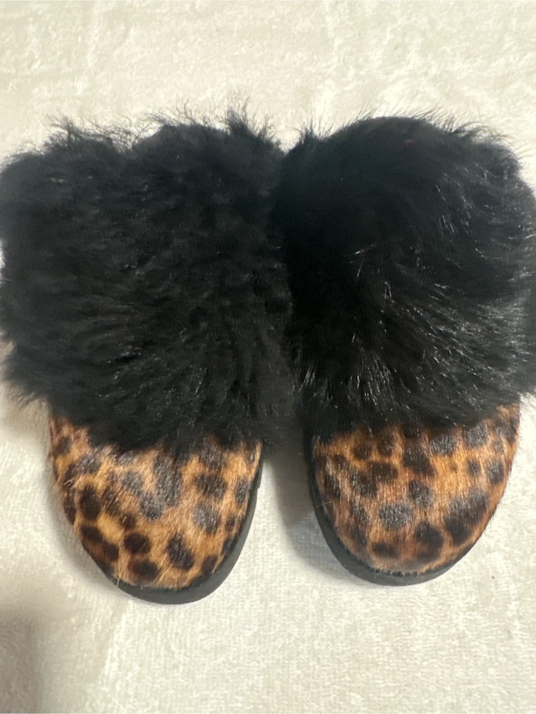 Stuart Weitzman Furry Leopard Print Slippers - Size 6