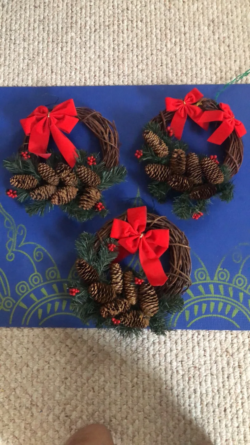 Christmas Wreath with Pinecones & Red Bow (Set of 3)