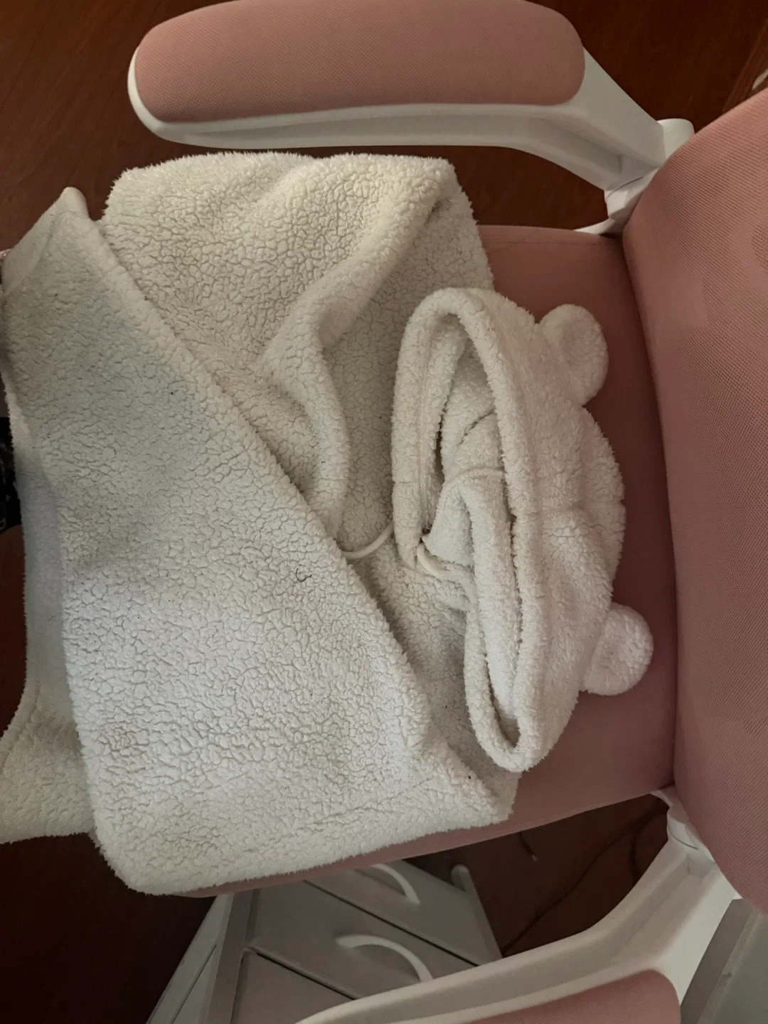 Fuzzy White Hoodie with Bear Ears image indicator(3)