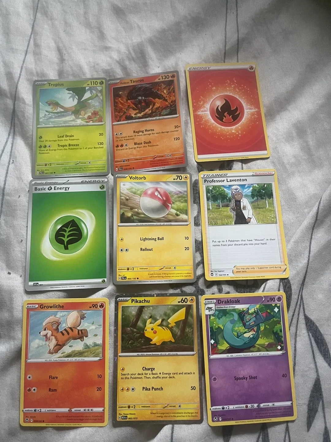 Mixed Lot of Pokemon Trading Cards