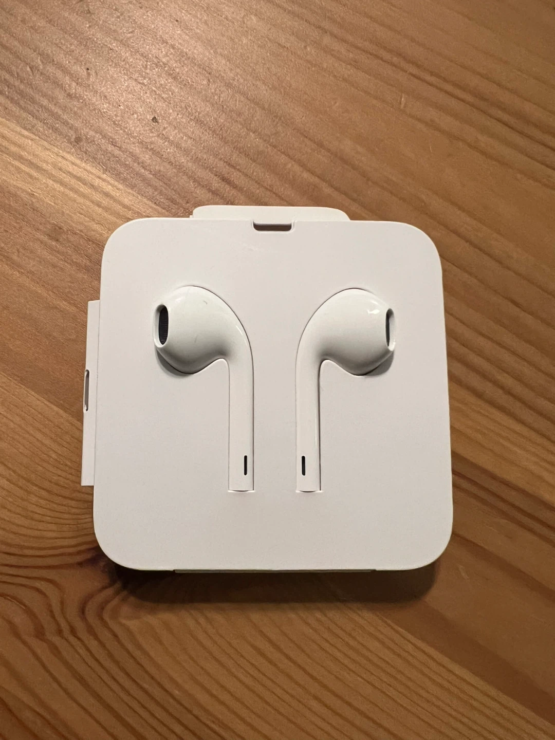 🎧 Apple EarPods with Lightning Connector - New