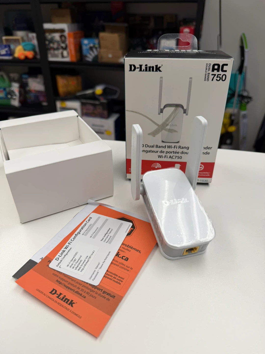 D-Link AC750 Dual Band Wi-Fi Range Extender - New!