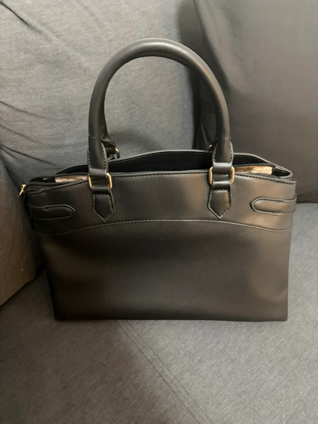 GUESS Black Satchel Bag image indicator(2)