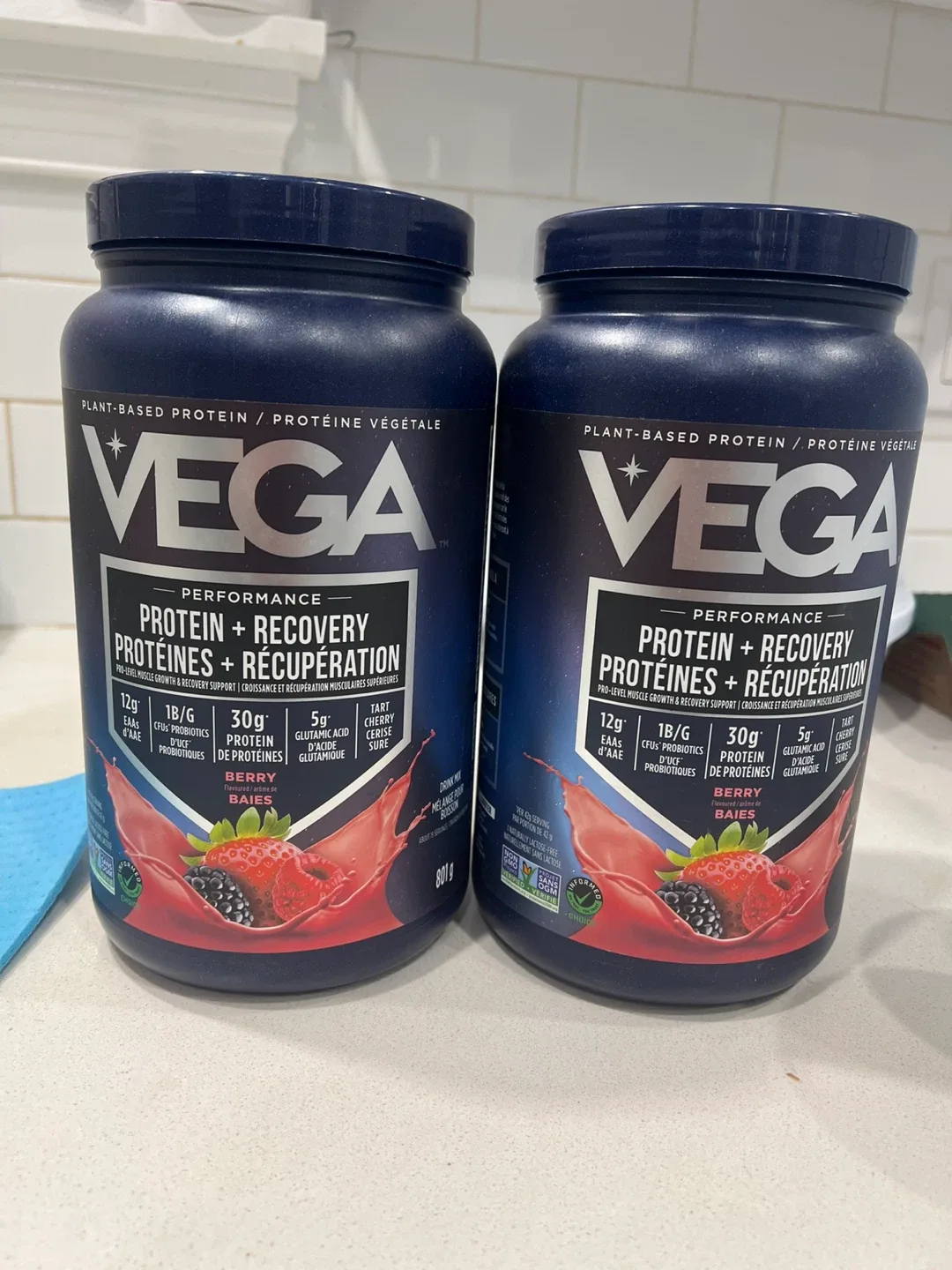 2 Vega Performance Protein + Recovery - Berry Flavour
