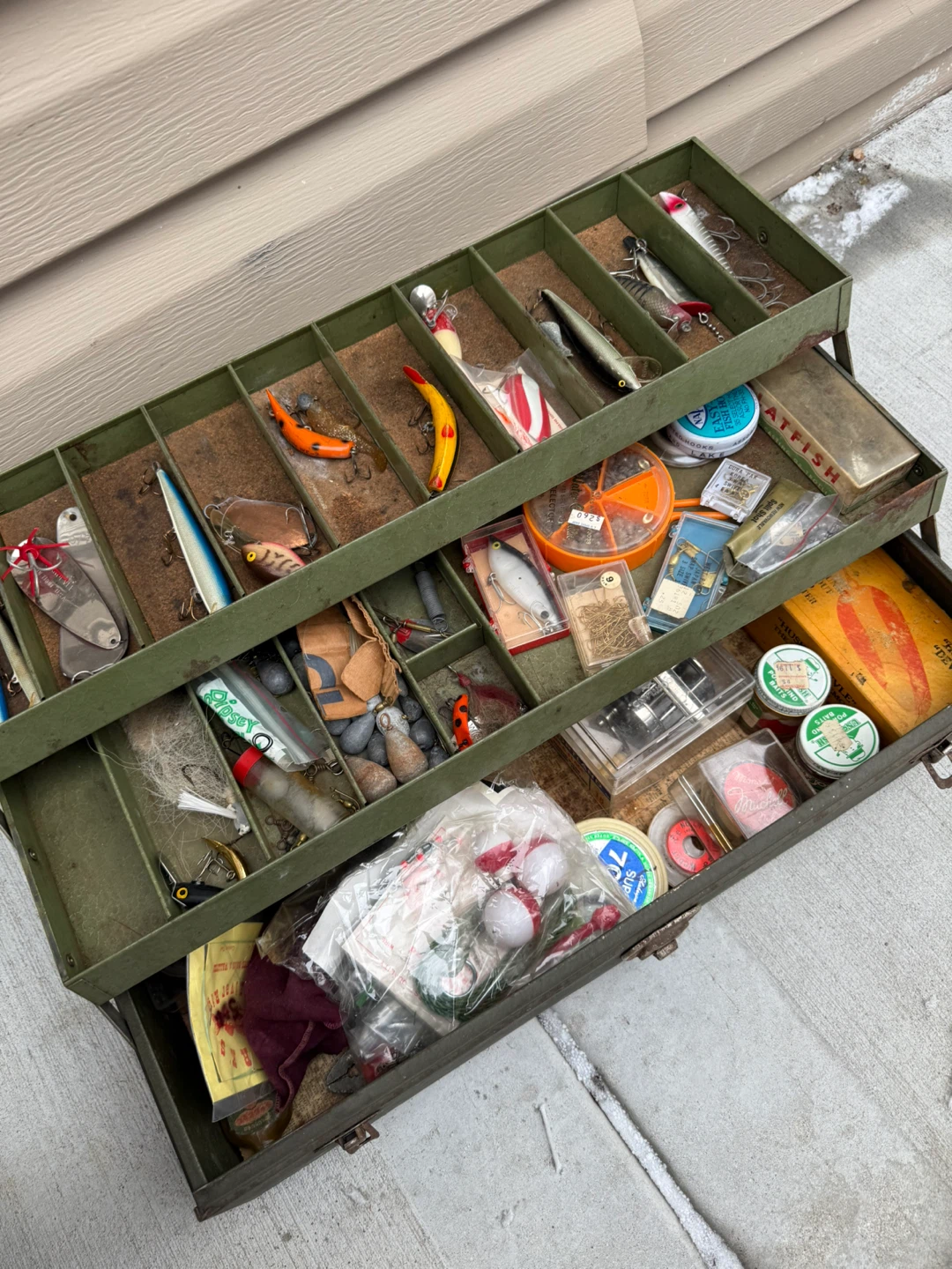 Vintage Fishing Tackle Box with Lures - photo 3