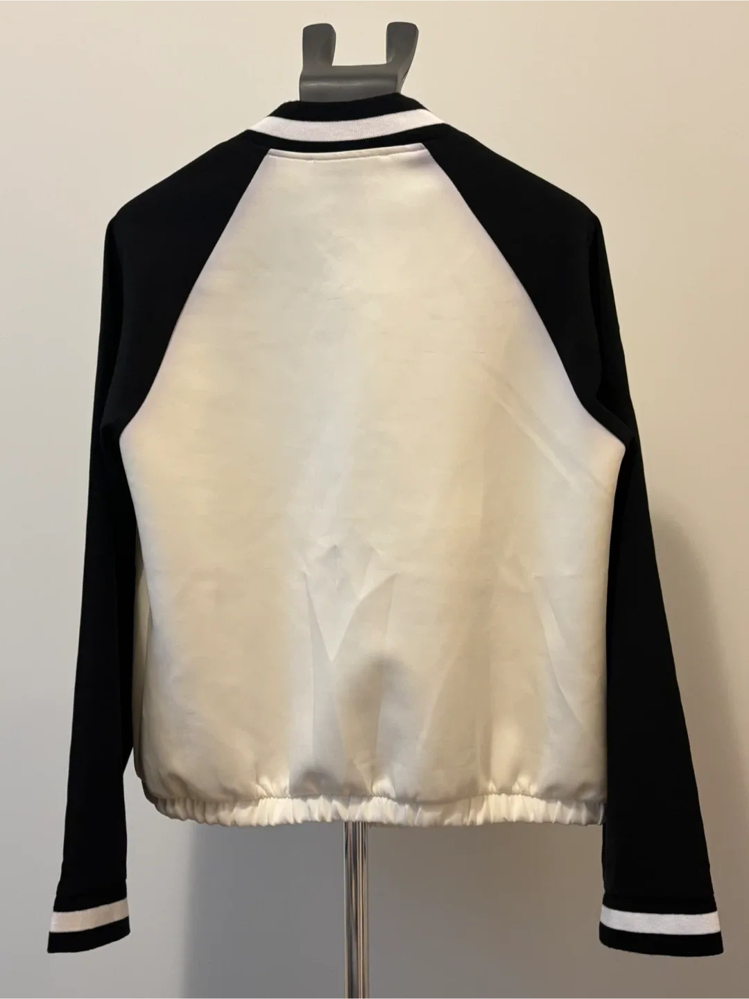 Forever 21 Black & White Bomber Jacket size M image indicator(2)