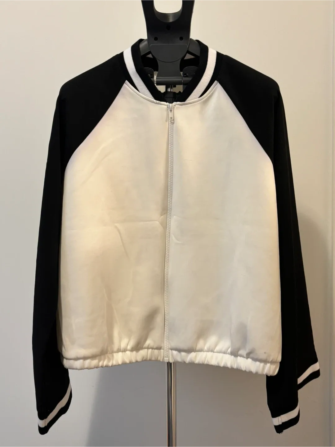 Forever 21 Black & White Bomber Jacket size M