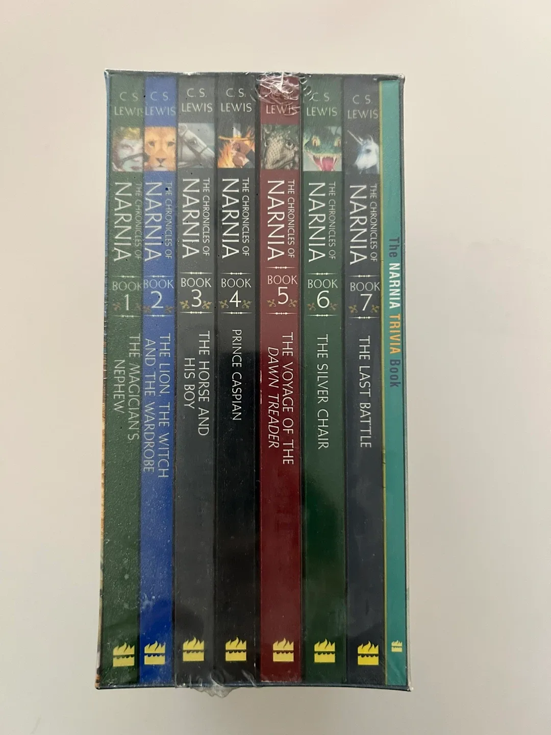 The Chronicles of Narnia Box Set by C.S. Lewis image indicator(2)