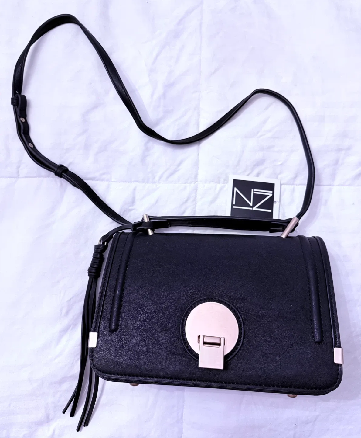 BNWT Inzi black clasp crossbody shoulder bag. image indicator(3)