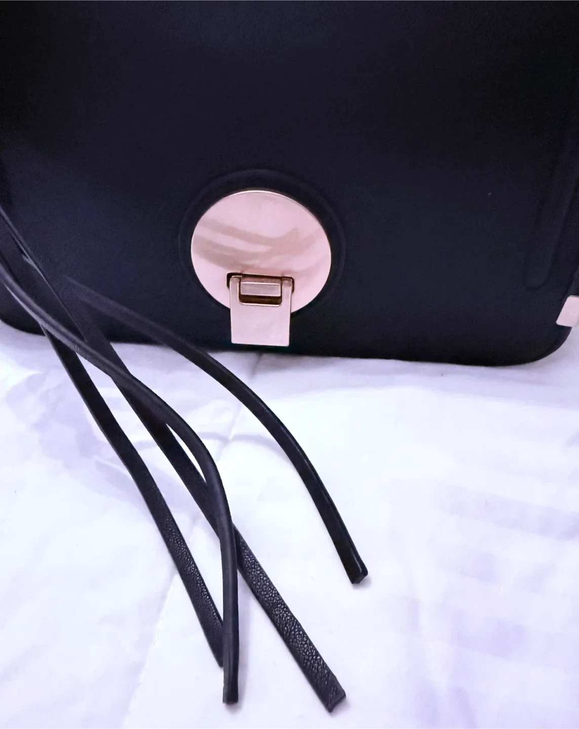 BNWT Inzi black clasp crossbody shoulder bag. image indicator(5)