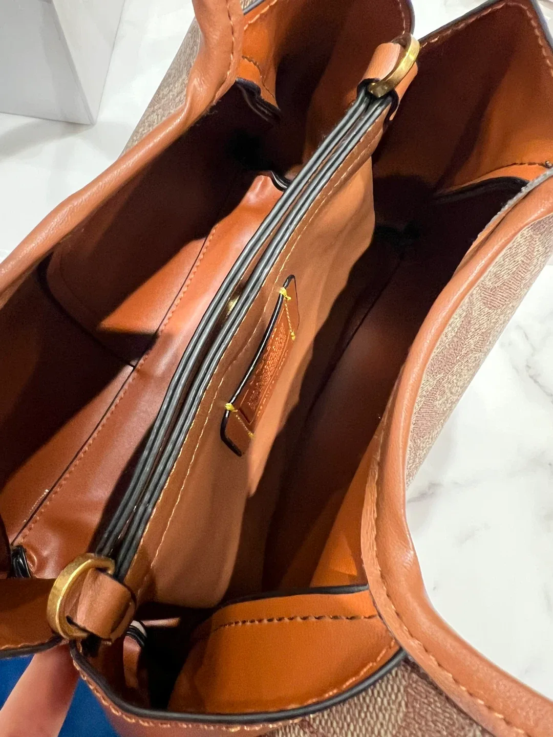 Coach Lana  shoulder bag image indicator(4)