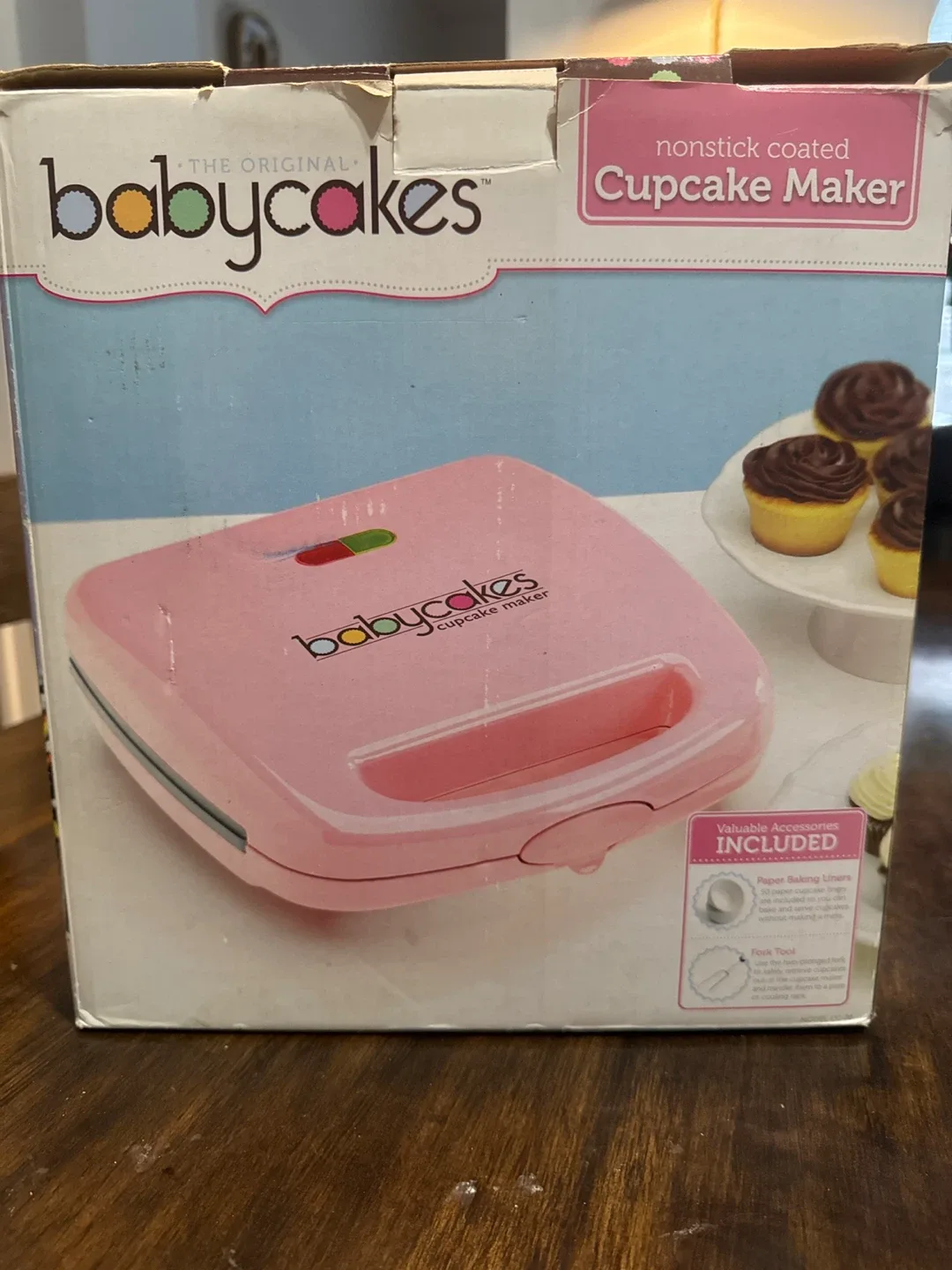 Babycakes Nonstick Cupcake Maker brand new pink