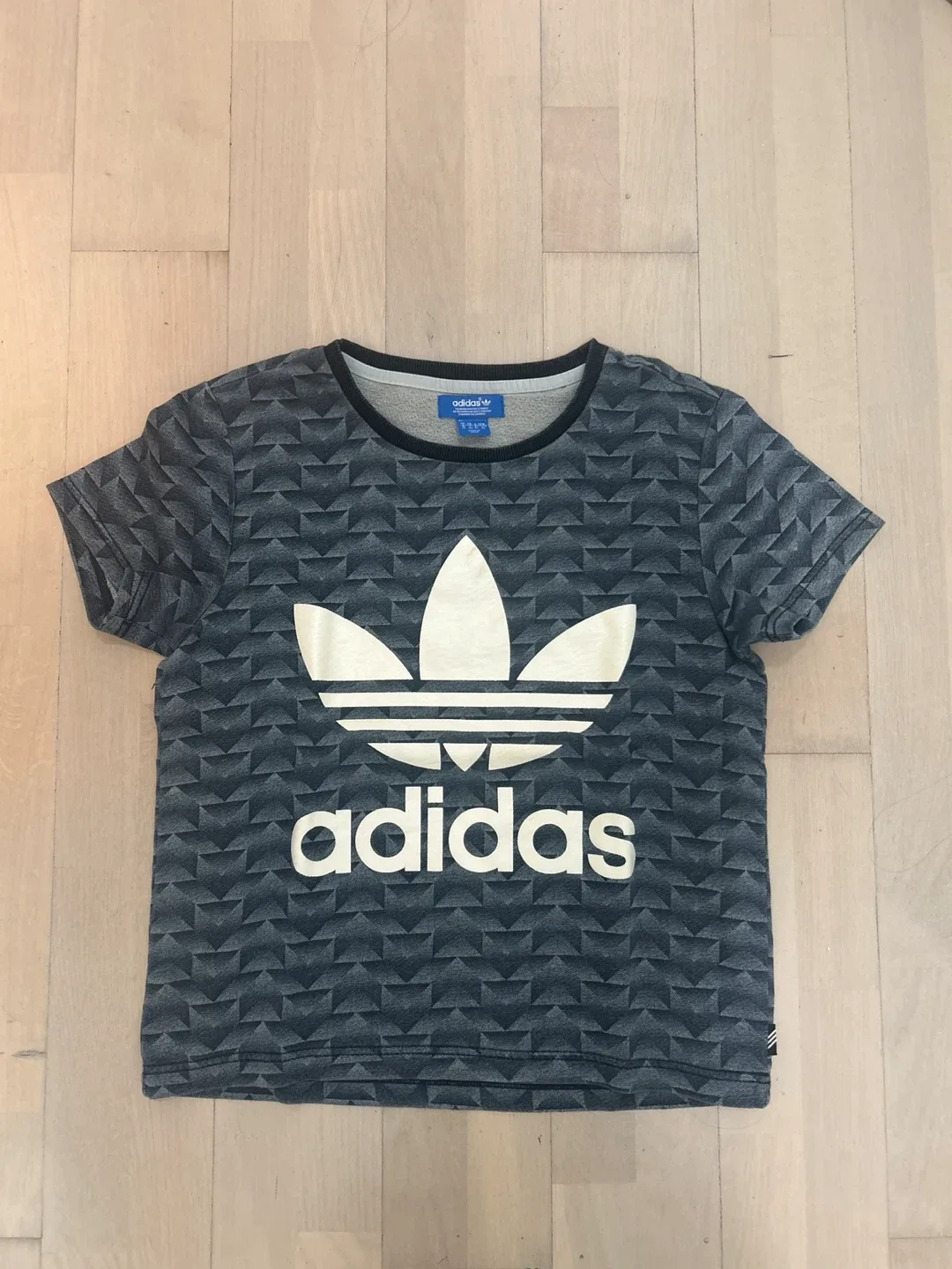 Adidas Originals T-Shirt, Size XS #cleanout