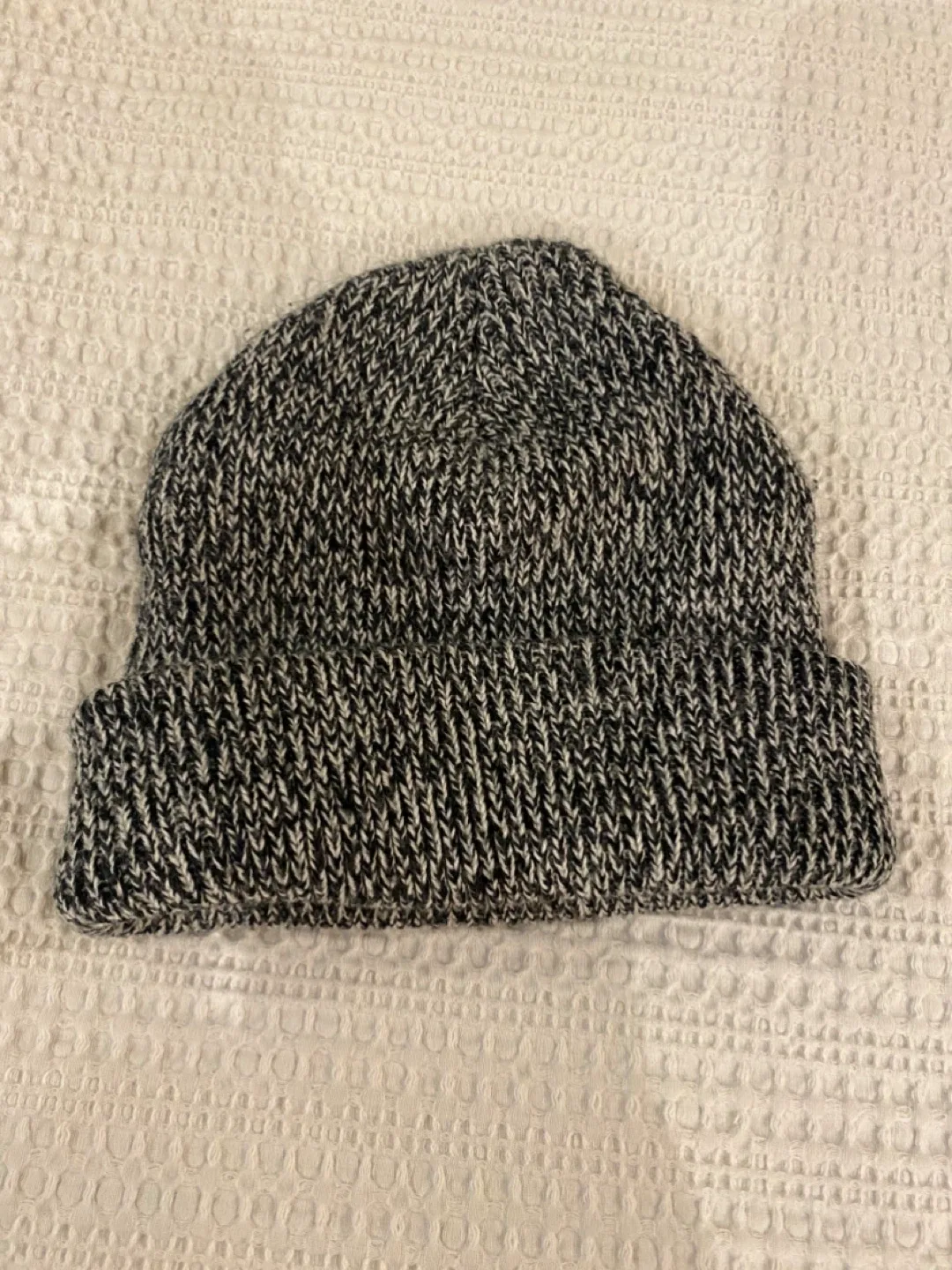 Aritzia Knit Beanie - Black and White