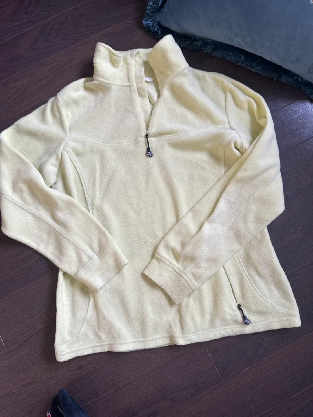 Fleece Pullover - Light Yellow