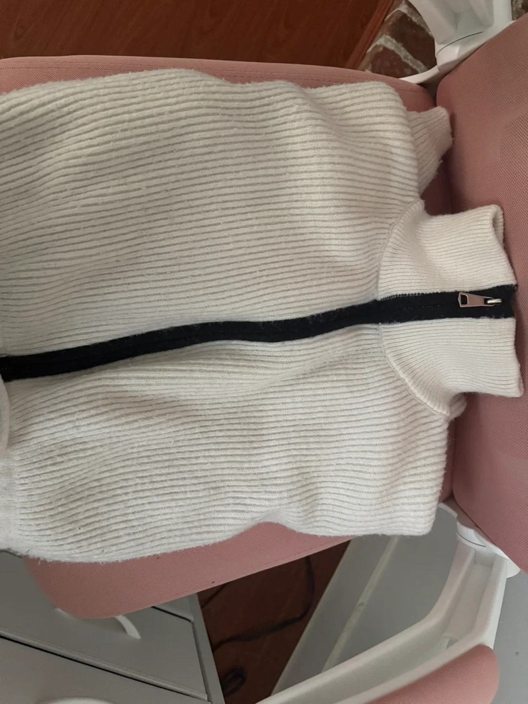 White Knit Zip-Up Crop Sweater image indicator(4)