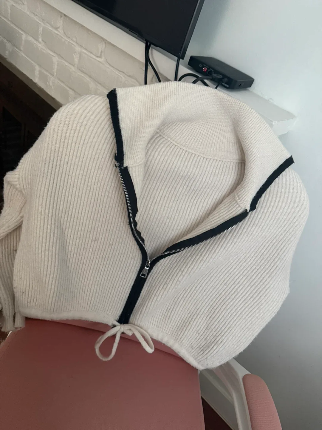 White Knit Zip-Up Crop Sweater image indicator(3)