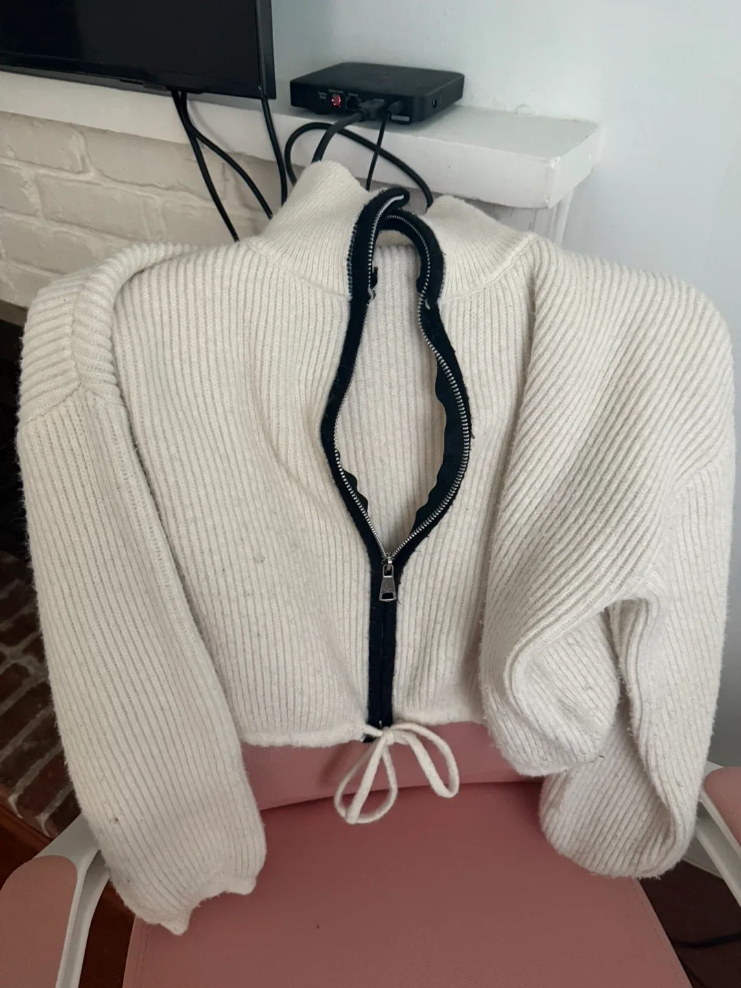 White Knit Zip-Up Crop Sweater image indicator(2)