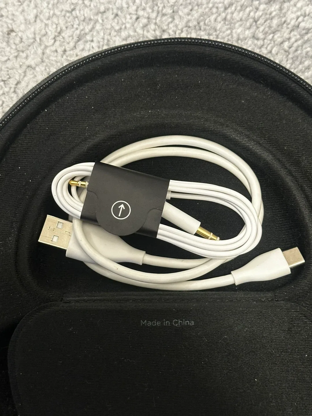 Bose Noise Cancelling Headphones 700 - White image indicator(3)