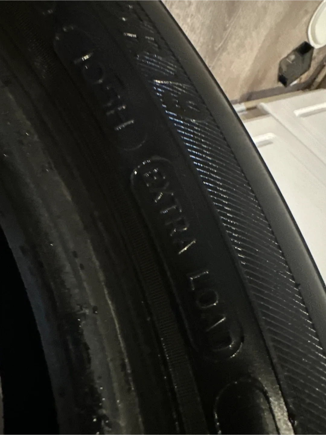 Michelin Defender LTX Ice Snow 235/55R19 Tire 70% image indicator(5)