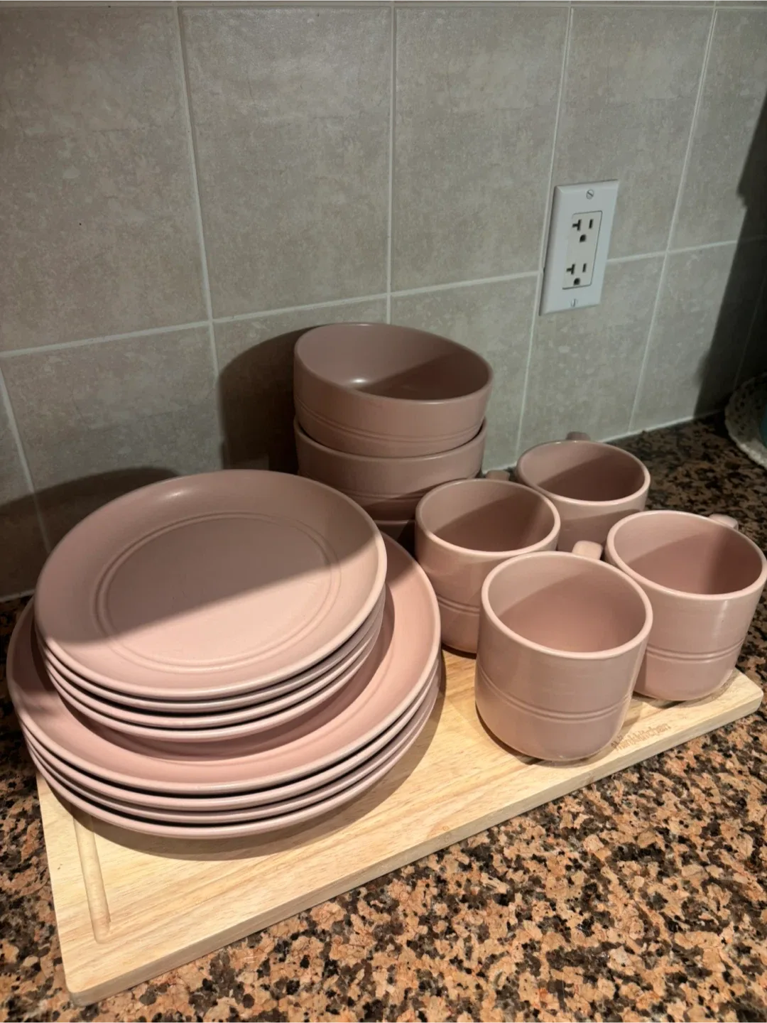 Bread & Butter St Ives Dinnerware Set, Pink, 15-Piece image indicator(2)