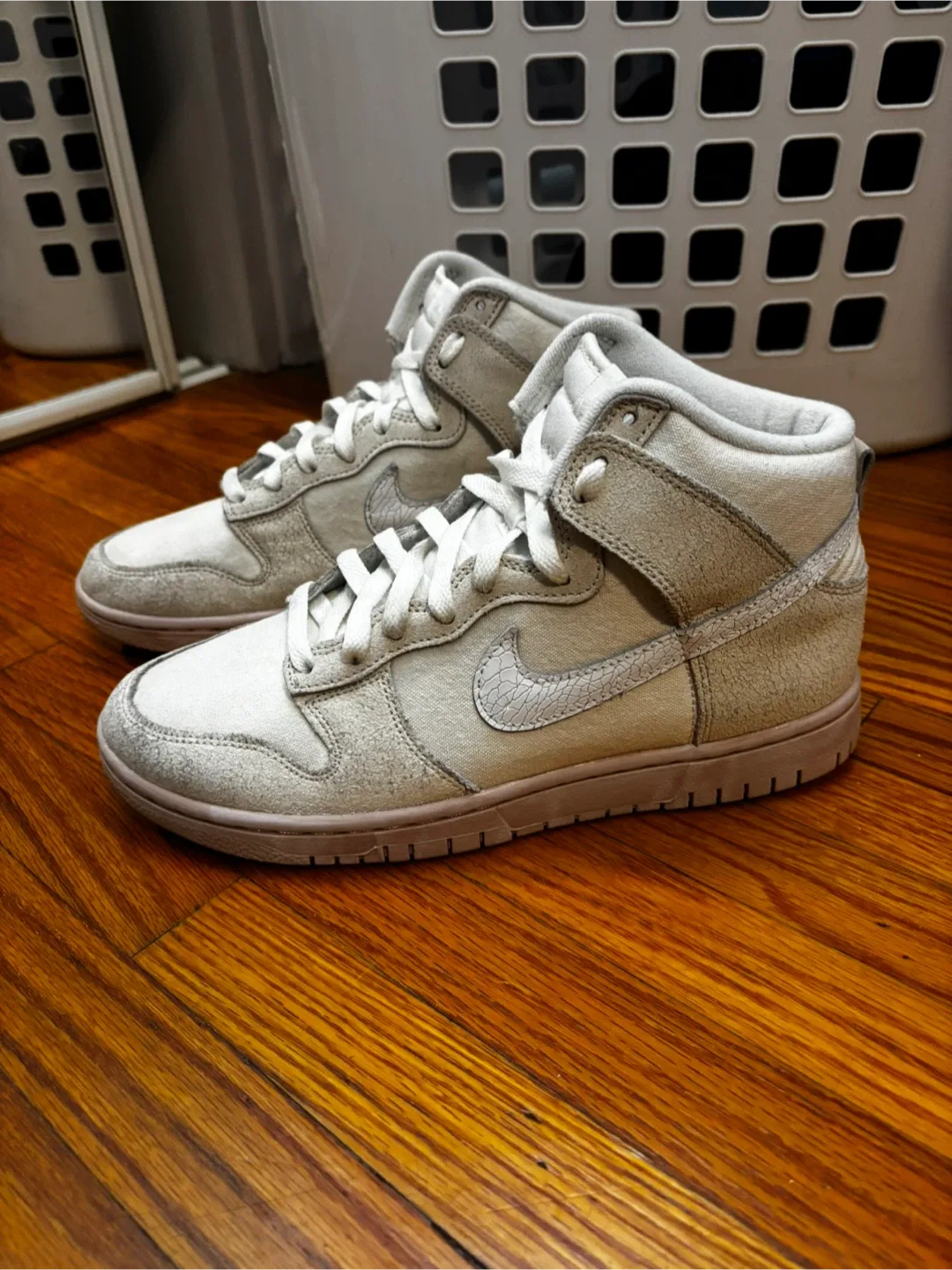 Nike Dunk High - Unisex Women’s 9.5 - Men’s 8 image indicator(2)