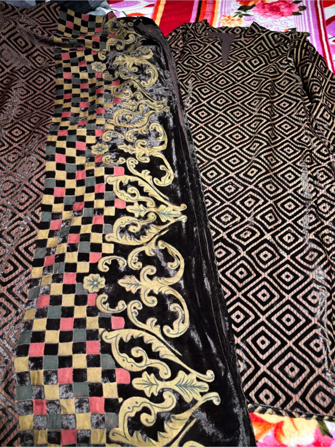 # “cleanout”Patterned Velvet Dress & Shawl Set image indicator(2)