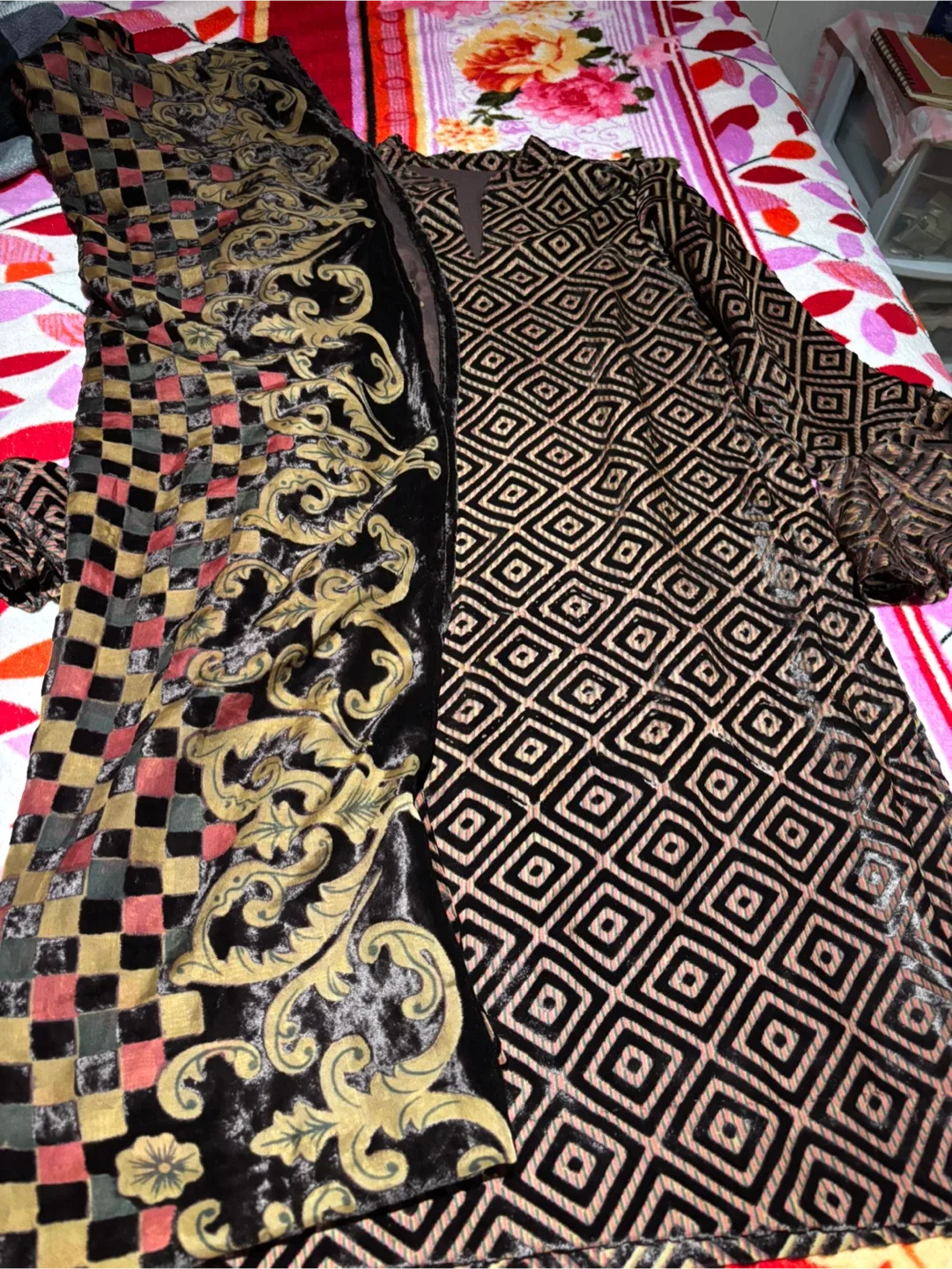 # “cleanout”Patterned Velvet Dress & Shawl Set