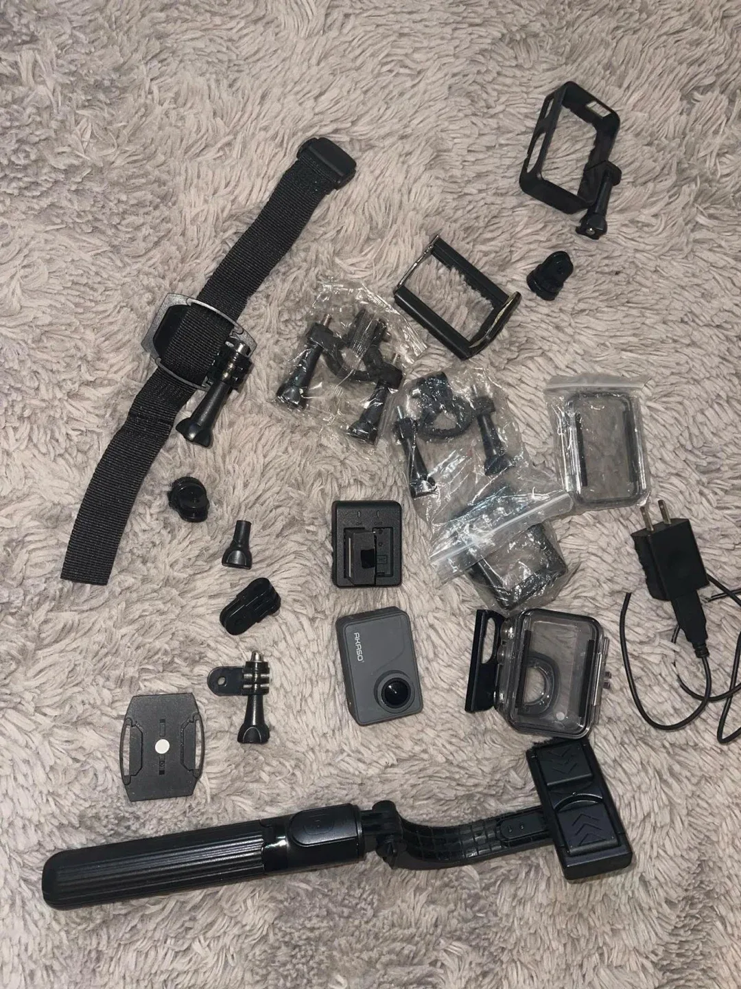 AKASO Action Camera with Accessories image indicator(4)