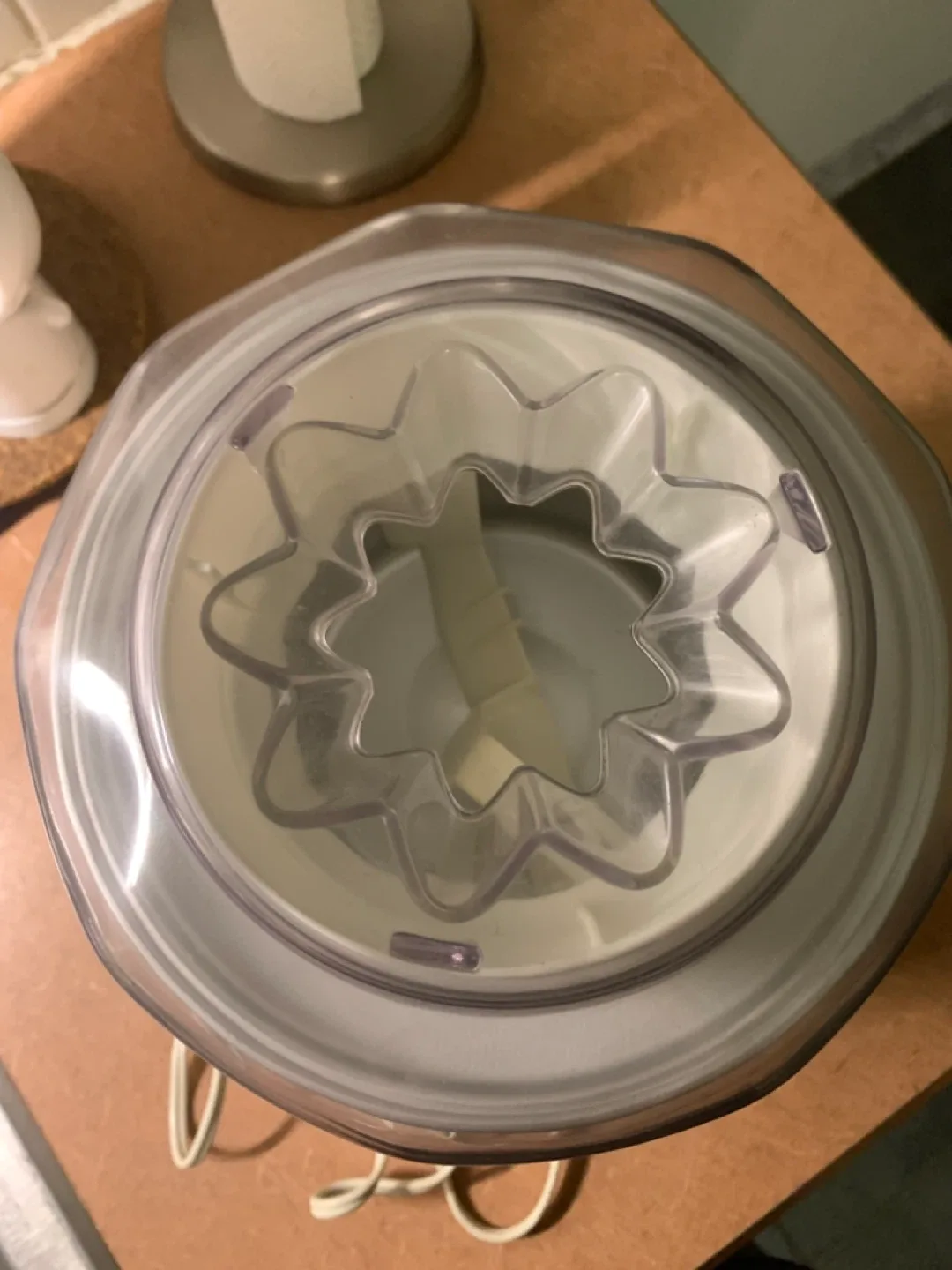 Cuisinart Frozen Yogurt, Ice Cream & Sorbet Maker image indicator(4)