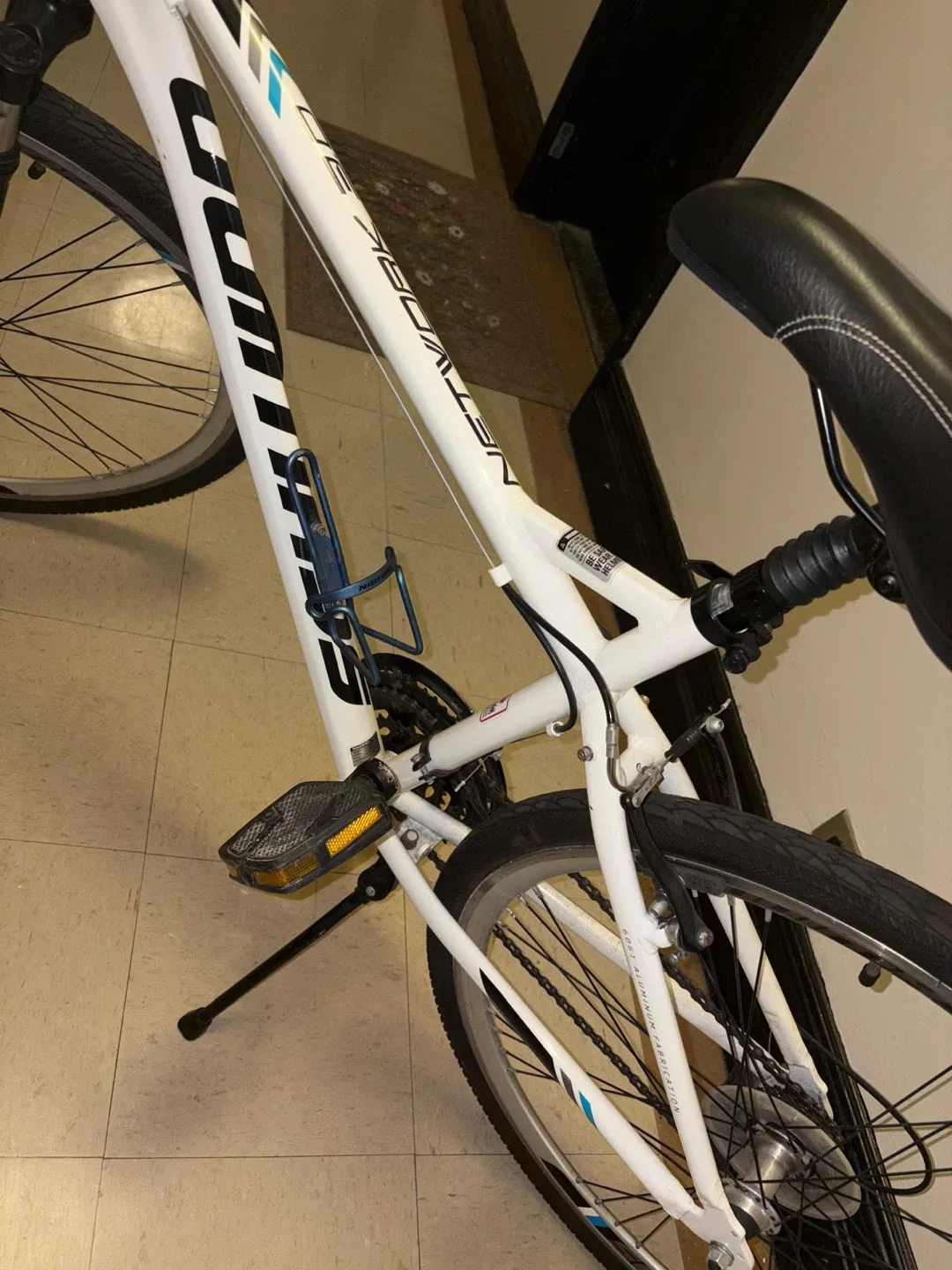 Schwinn Network 3.0 Hybrid Bike - White image indicator(6)