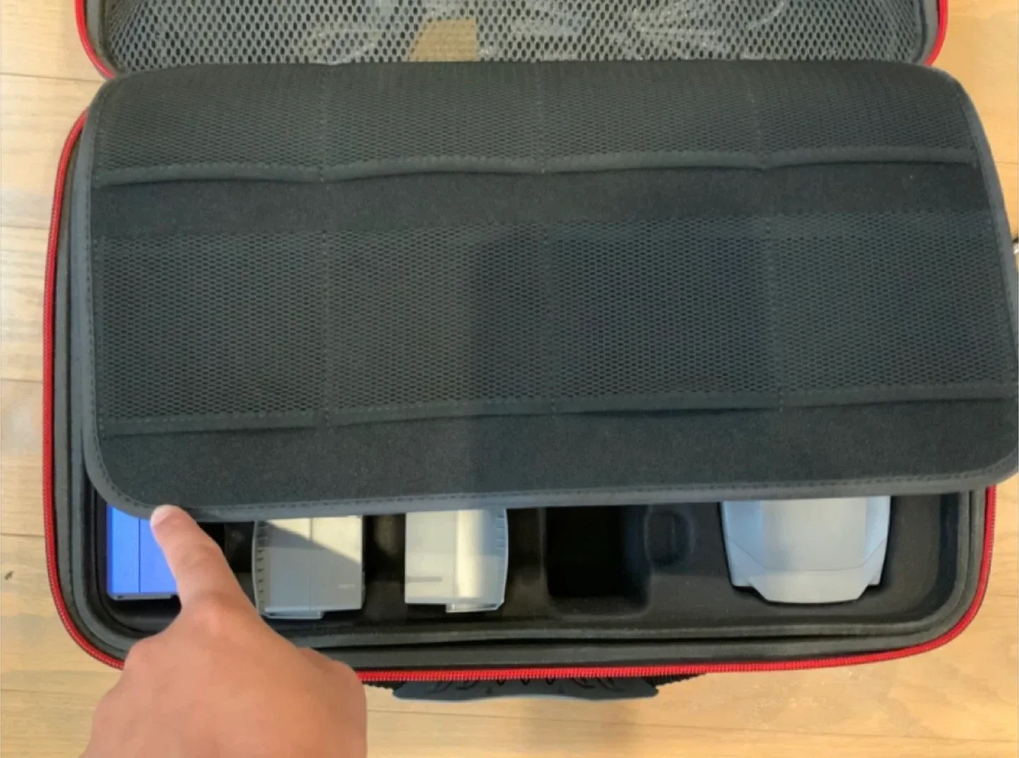 DJI Mavic 2 zoom Drone with Accessories & Case image indicator(4)