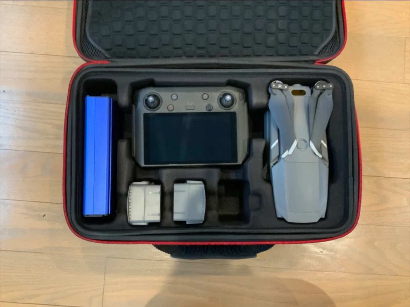 DJI Mavic 2 zoom Drone with Accessories & Case image indicator(2)