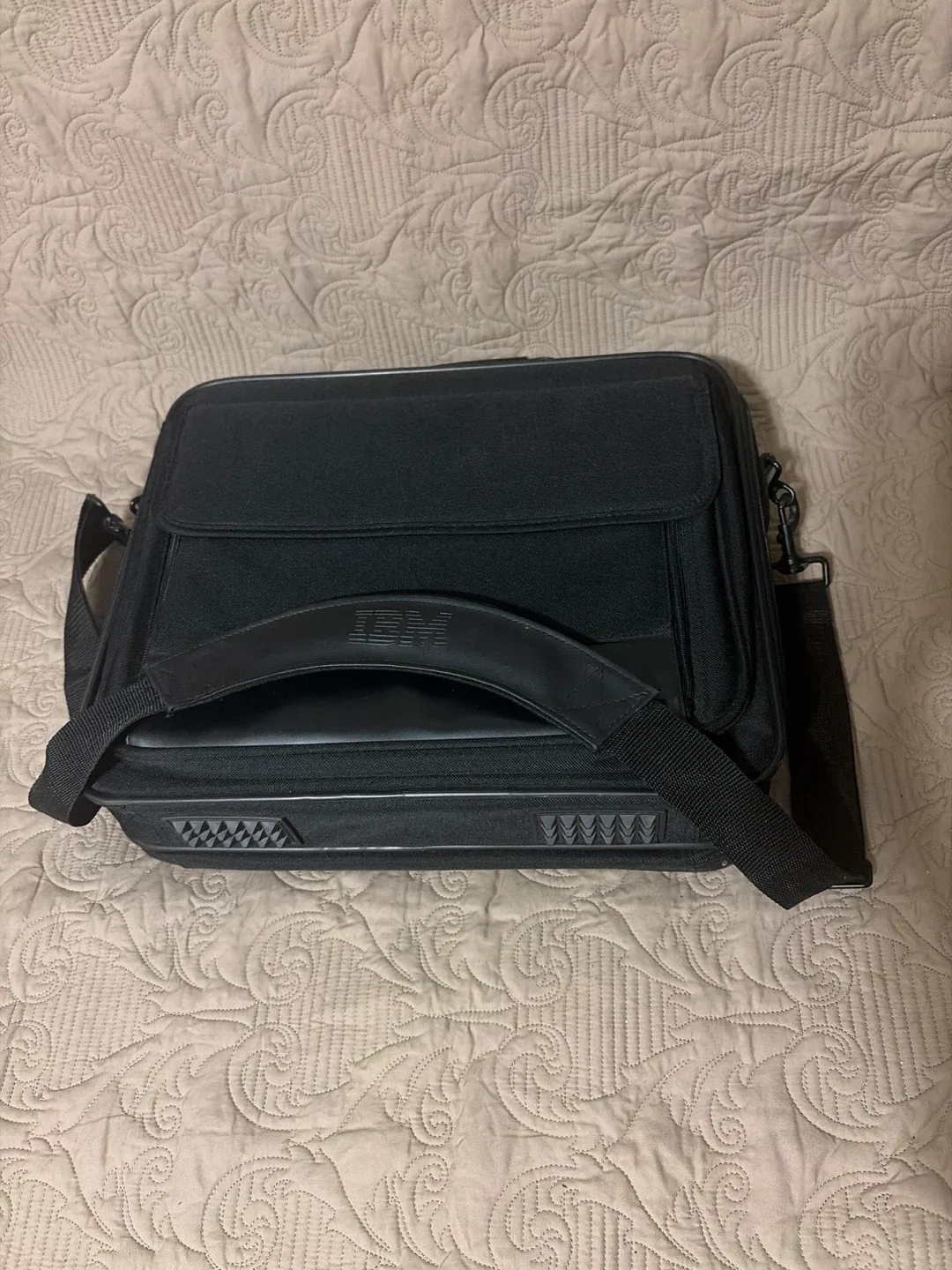 IBM Black Laptop Bag, never used. image indicator(5)