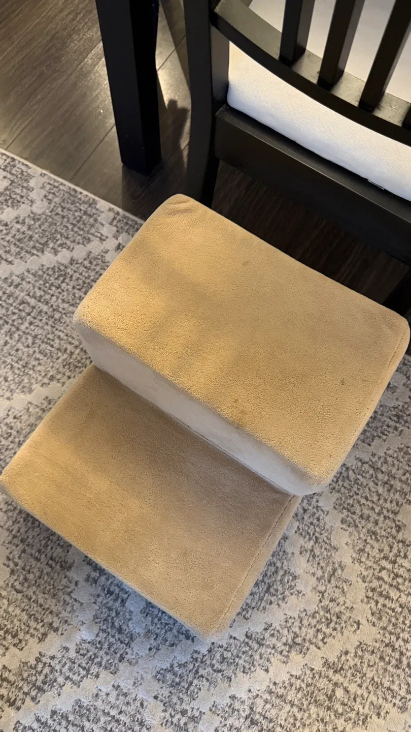 Like New! Stairs for pets image indicator(2)