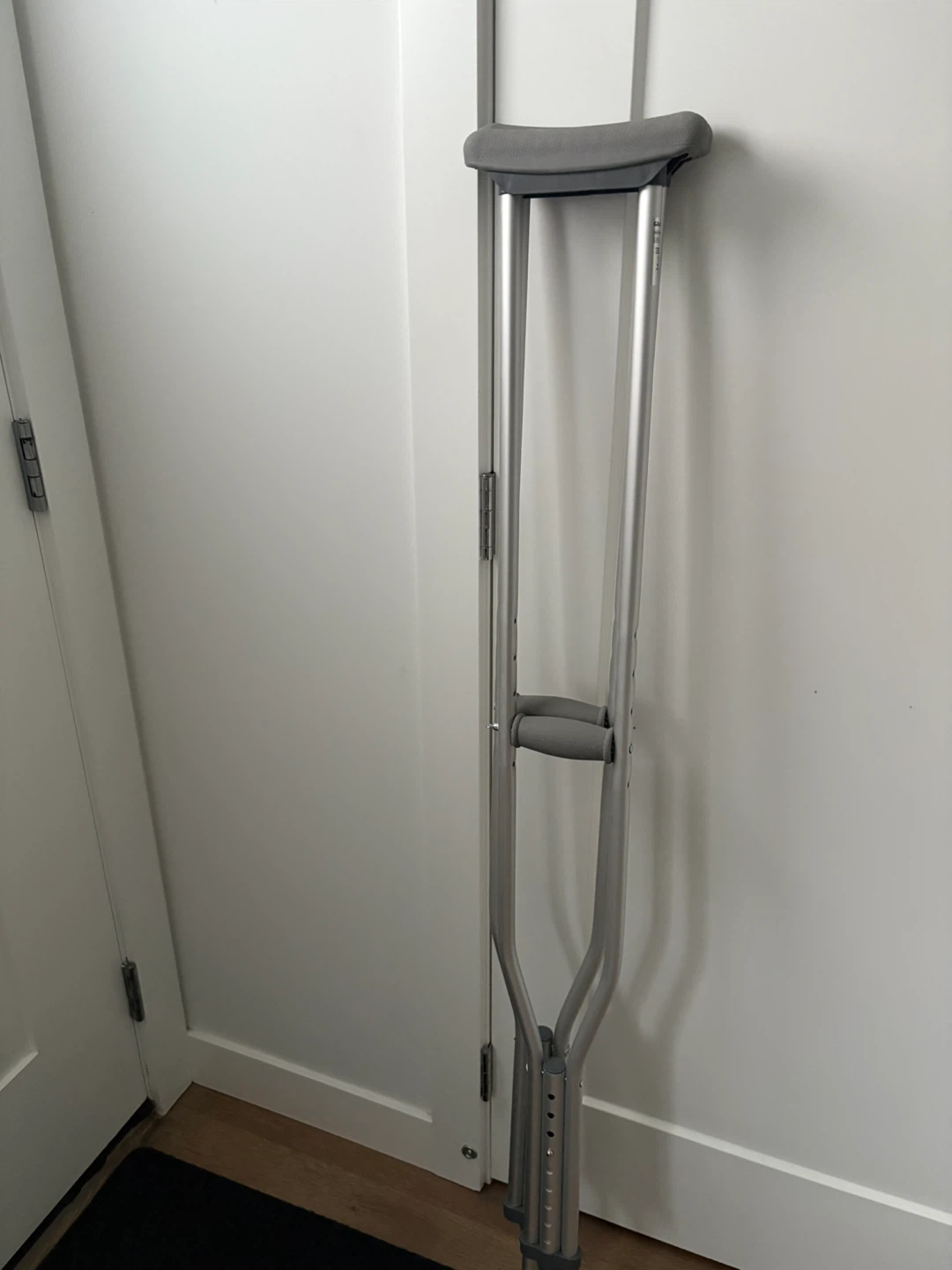 Adjustable Aluminum Crutches