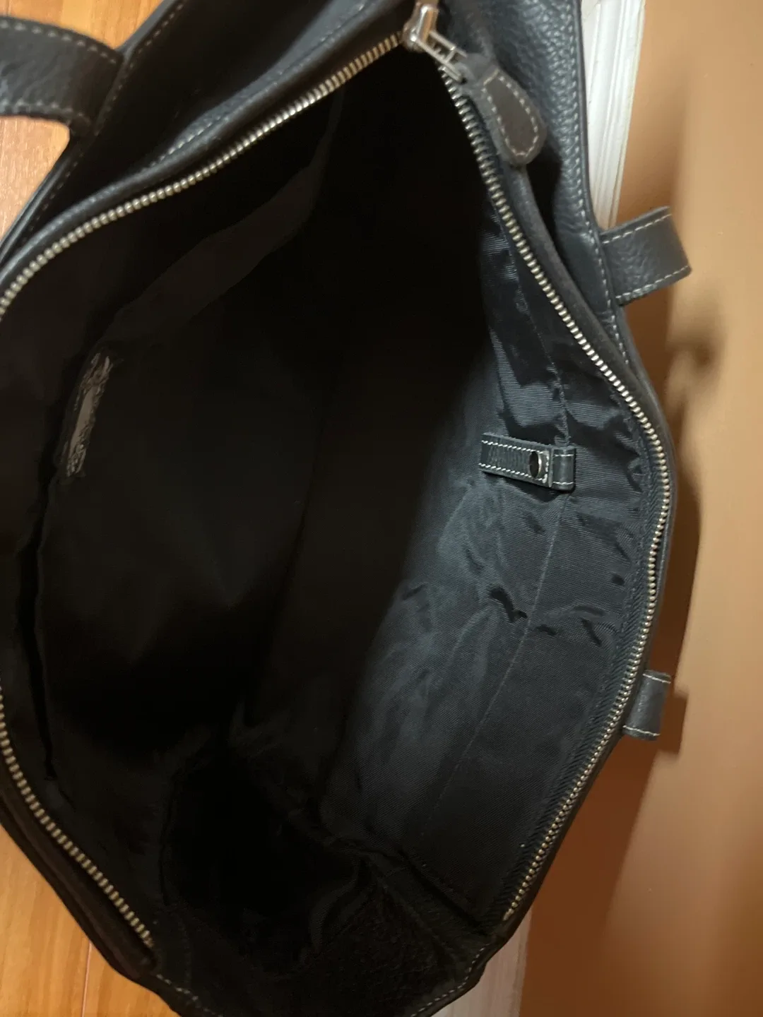 Roots Black Leather Tote Bag image indicator(3)