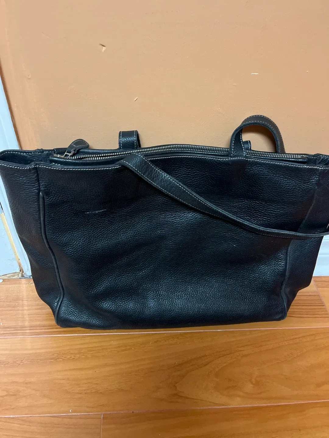 Roots Black Leather Tote Bag image indicator(2)