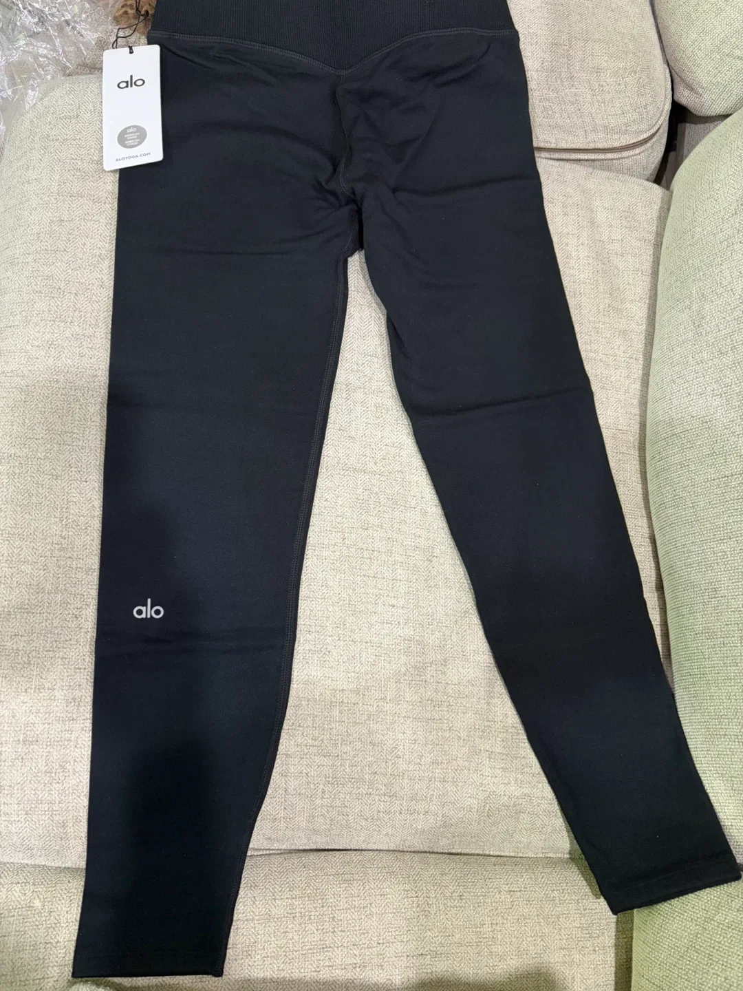 New Alo Yoga Seamless Plush High-Waist 7/8 Legging - Black, M image indicator(3)