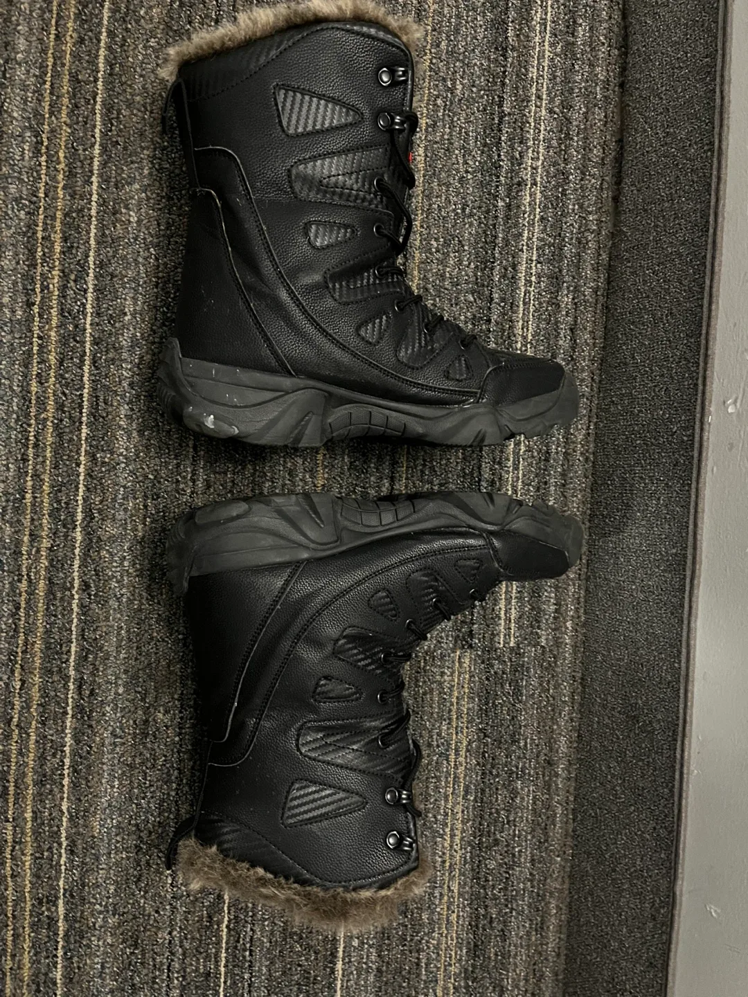 Black Winter Boots with Faux Fur Trim (size 9) image indicator(5)