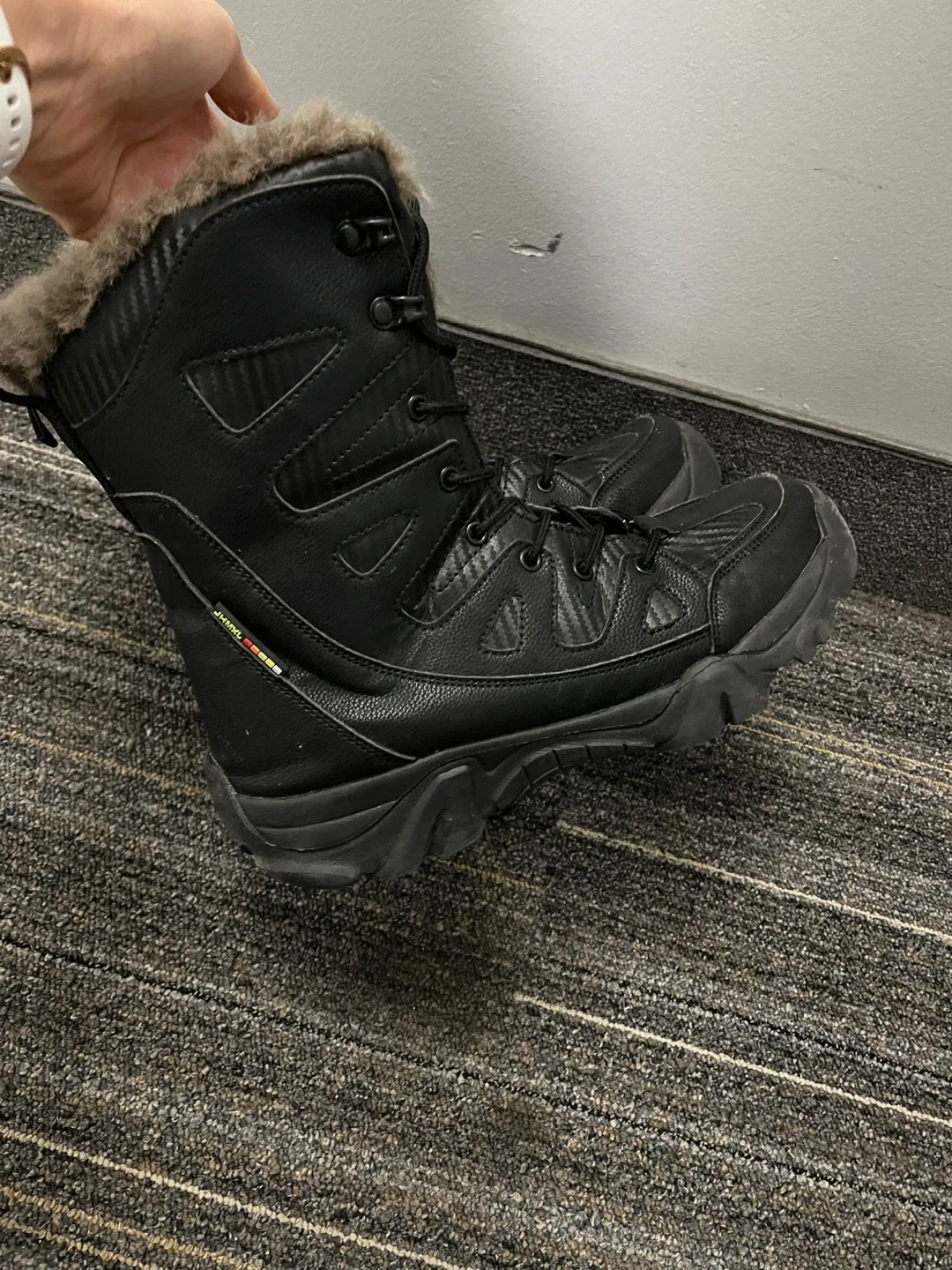 Black Winter Boots with Faux Fur Trim (size 9) image indicator(3)