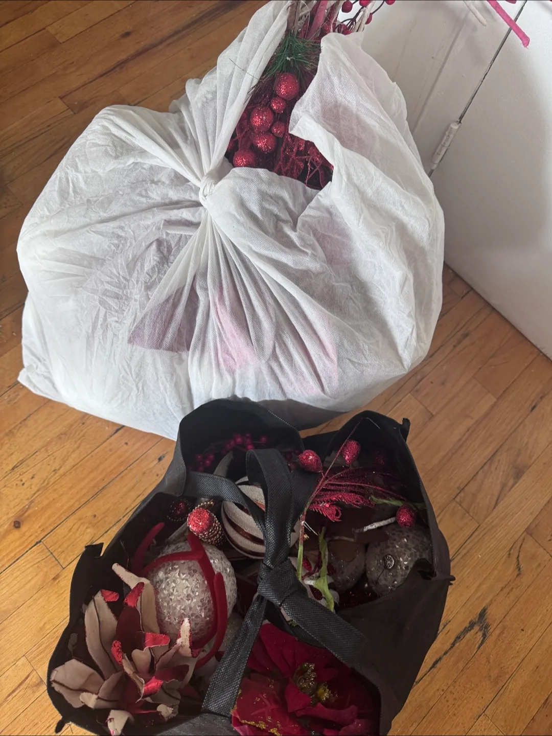 Artificial Xmas Tree for Winter Holiday Décor image indicator(2)