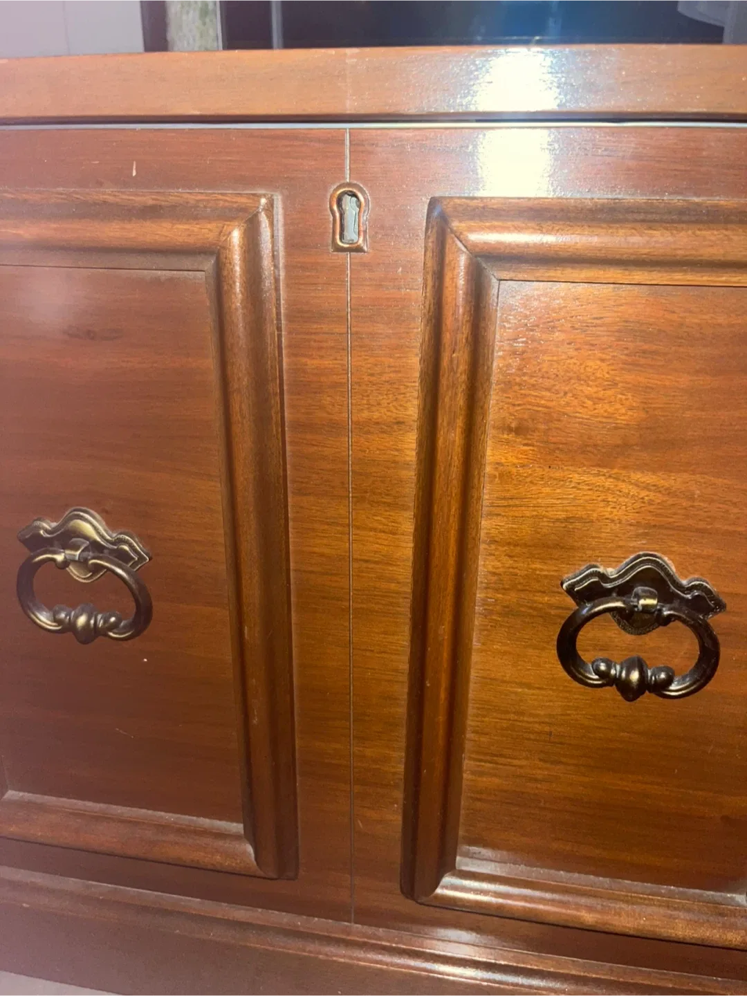 Huppe Freres Ltee Cedar Chest Model 1110-30 image indicator(3)