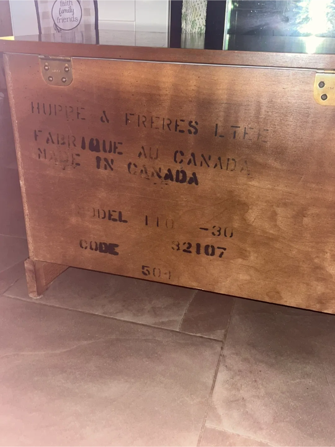 Huppe Freres Ltee Cedar Chest Model 1110-30 image indicator(5)