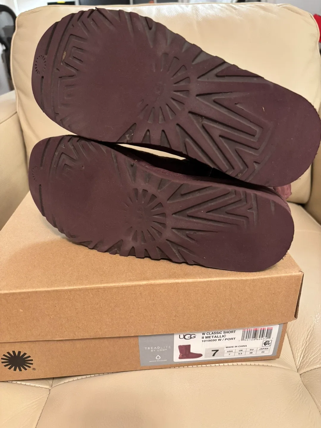 UGG Classic Short Metallic Boots - Size 7 image indicator(3)