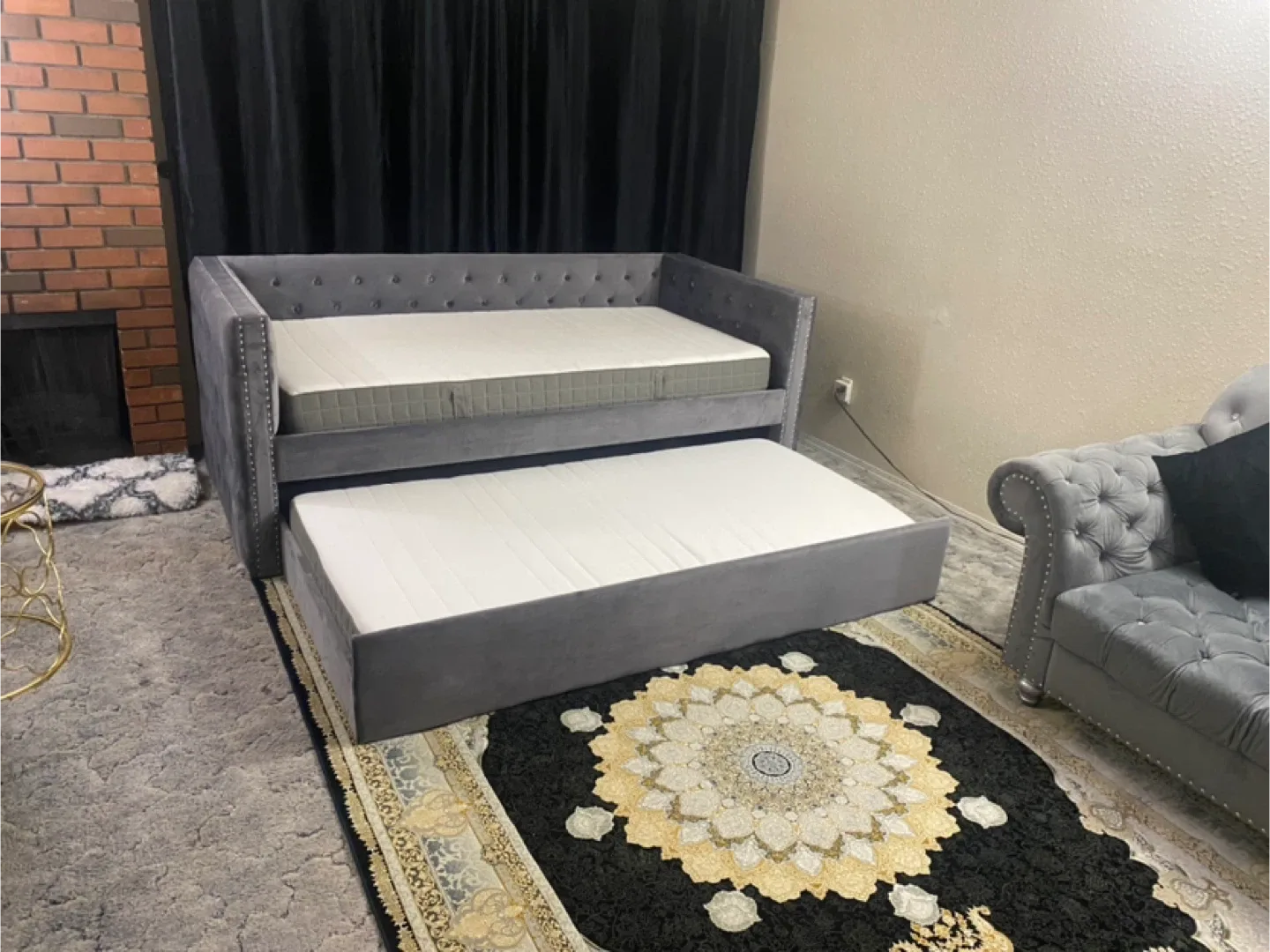 Grey Upholstered Daybed with Trundle image indicator(6)