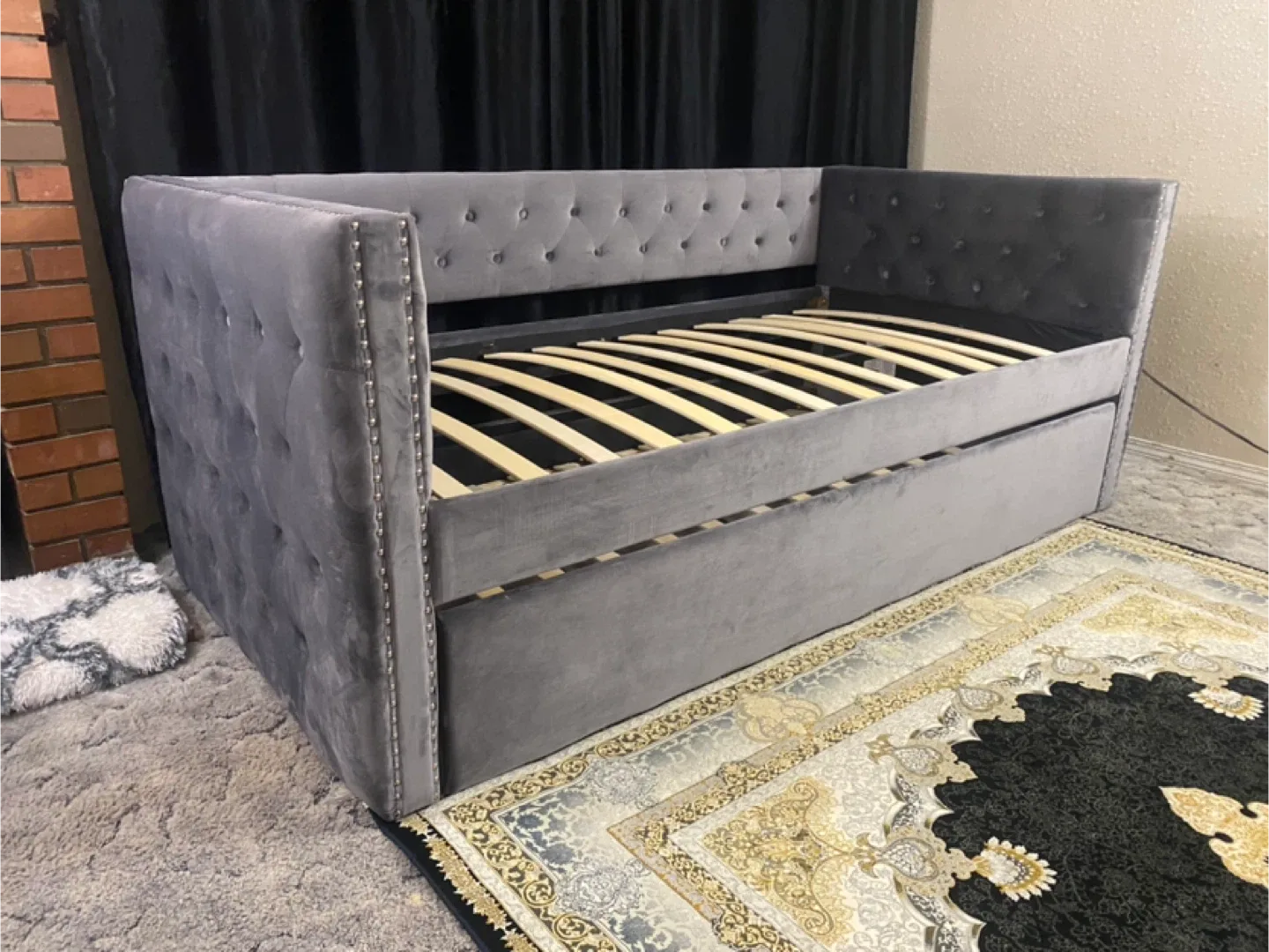 Grey Upholstered Daybed with Trundle image indicator(4)