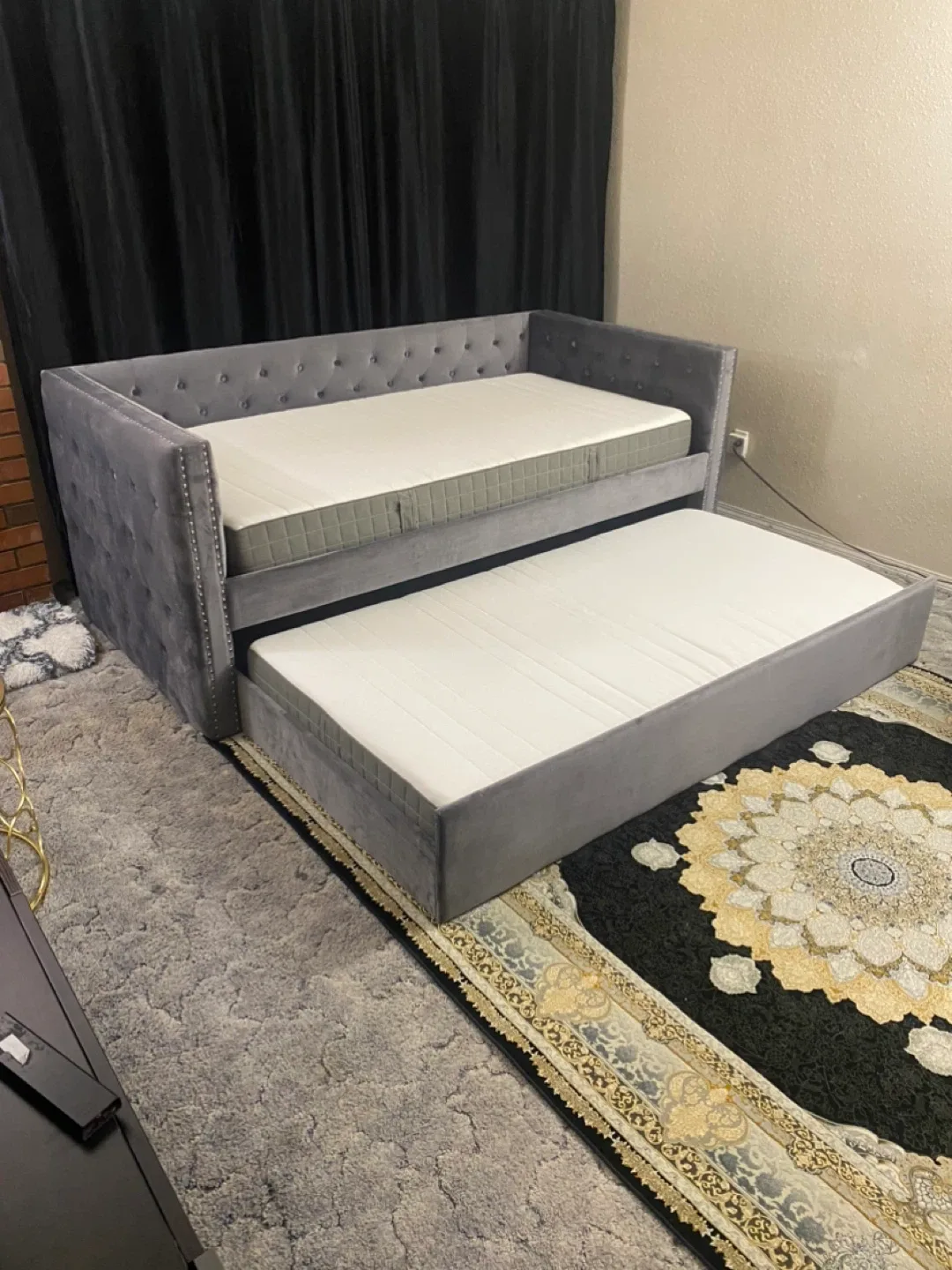 Grey Upholstered Daybed with Trundle image indicator(2)