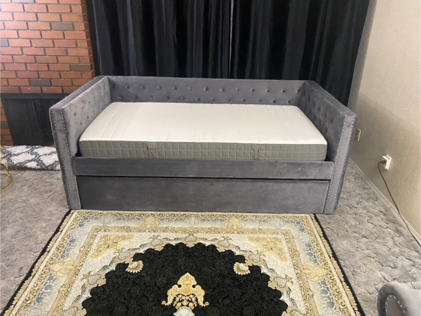 Grey Upholstered Daybed with Trundle image indicator(5)