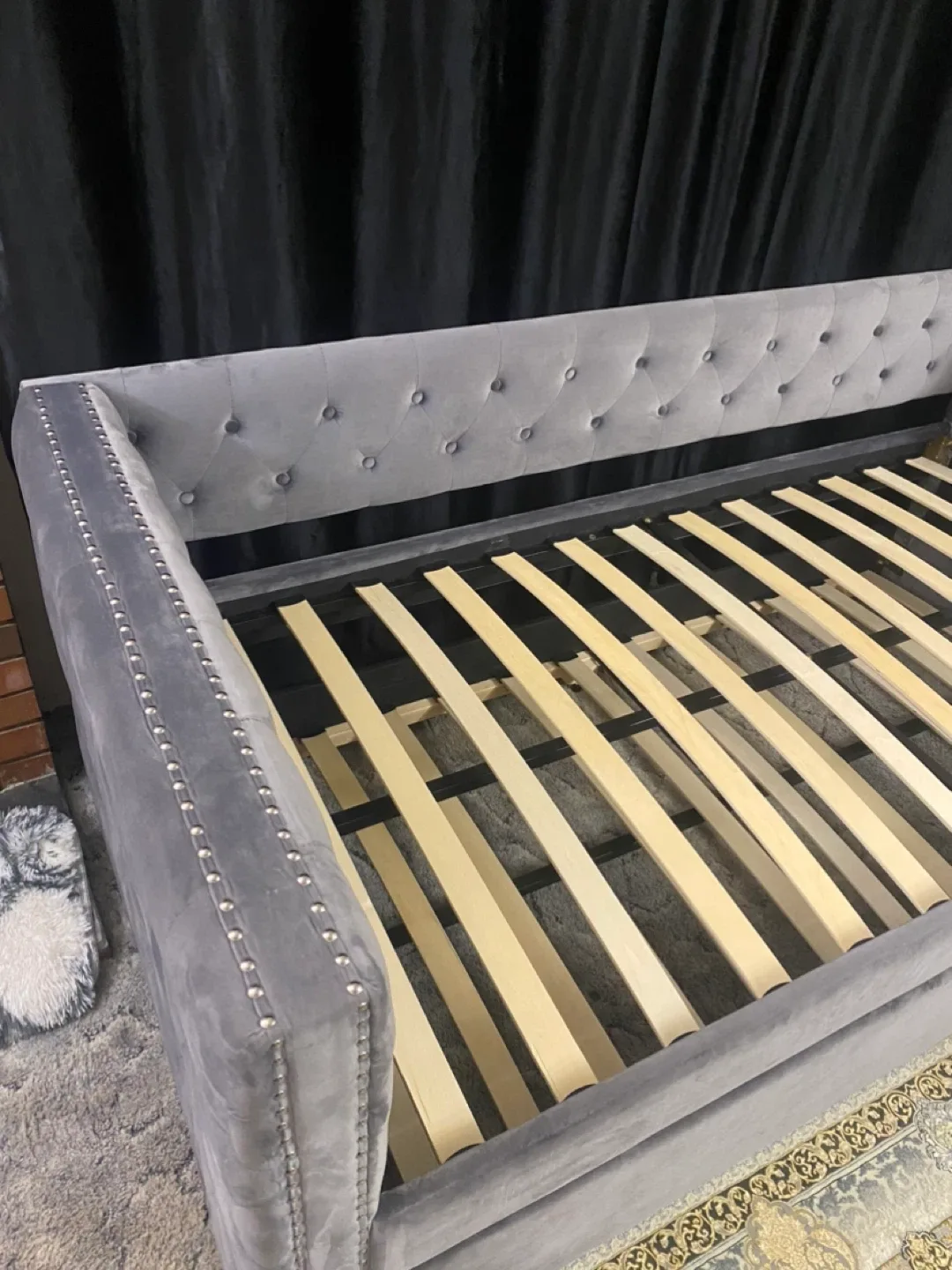 Grey Upholstered Daybed with Trundle image indicator(9)